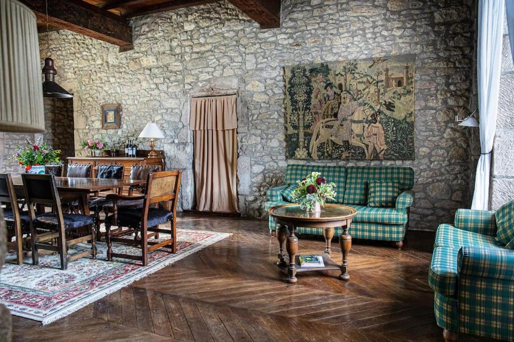 Chateau Barayre - Beautiful 12Th Century Castle With Pool And Large Garden Laussou Luaran gambar