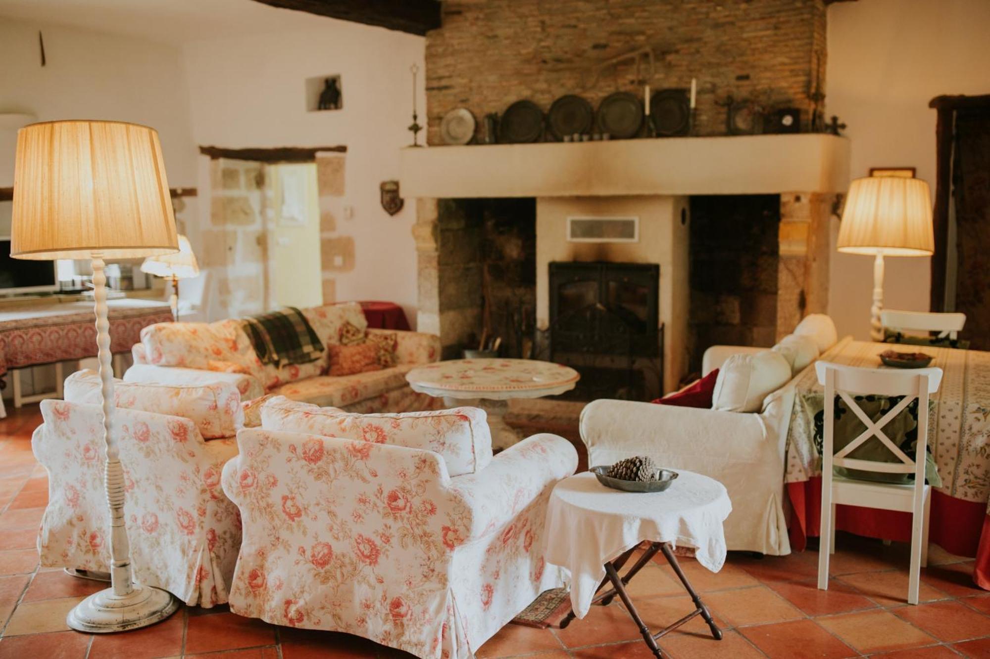 Chateau Barayre - Beautiful 12Th Century Castle With Pool And Large Garden Laussou Luaran gambar